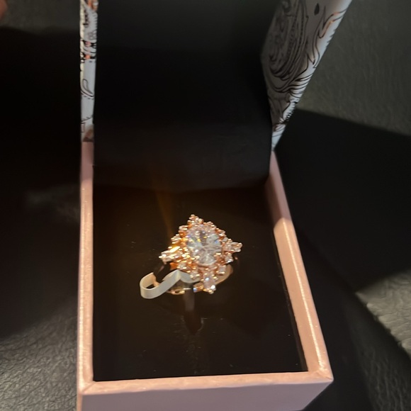 Size 6 CZ rose gold ring - Picture 5 of 5